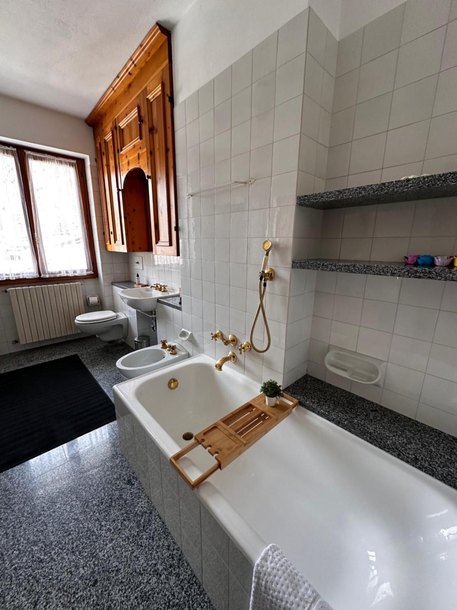 Ampio Appartamento Con Vista “Casa Magro” Тірано Екстер'єр фото